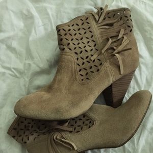 JESSICA SIMPSON WOMEN TAN SUEDE ANKLE BOOTS